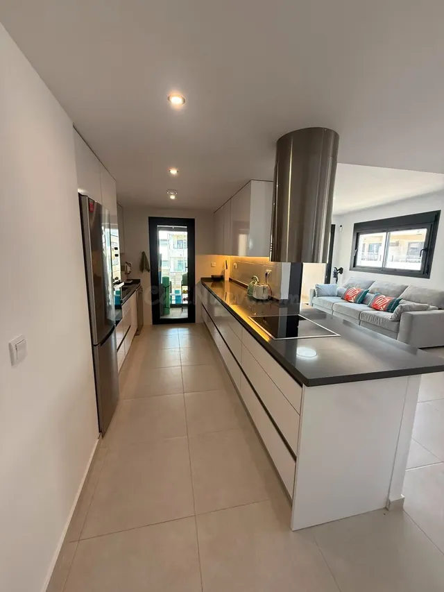 Apartamento de Lujo Seminuevo en Exclusiva Urbanización de V - foto 2