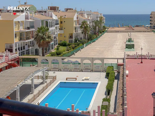 La Veleta! Exclusivo ático reformado con encanto + Amplia terraza con vistas maravillosas al mar (200 m de la playa) — 16