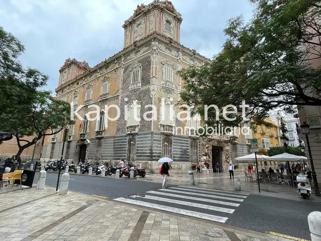 Local comercial en alquiler en el centro en Valencia (Valencia) — 43