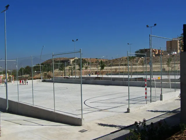 Alta rentabilidad: piso de 4 dormitorios, semireformado, amueblado a estrenar en Alicante, listo para entrar a vivir, a 4 km de la playa — 20
