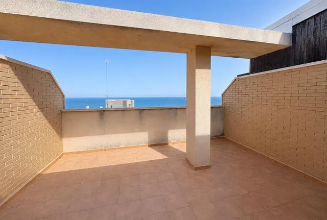 Ático dúplex con vistas frontales al mar y amplio solárium en Guardamar del Segura — 27