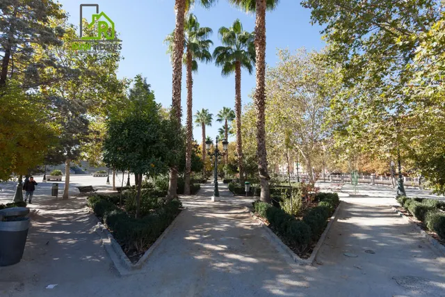 Local comercial en venta en calle agustina de aragón — 23
