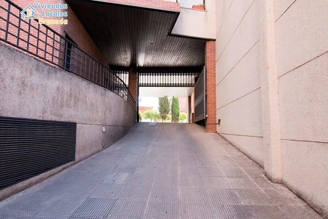 Camino de Ronda cercano a Caleta. Plaza de garaje en venta con acceso en rampa a 15.000€ cada una. A — 6