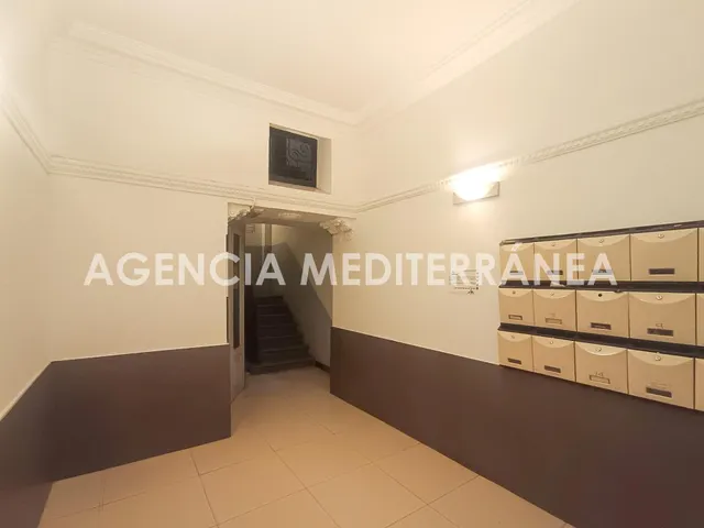 Piso en Alquiler Temporal en Ruzafa con reforma que respeta la arquitectura tradicional de la zona y con mucha luz — 24