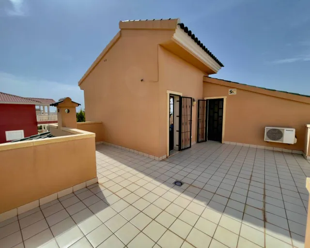 Villa 4 habitaciones 190m² en venta - Doña Pepa — 28