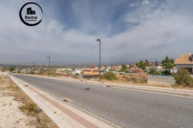 Terreno urbano de 750 m2 en Altos de La Zubia. Parcelas 14 de la manzana L y parcela 17 de la manzana M — 18