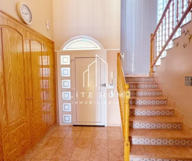 Una villa para disfrutar en familia en exclusiva urbanización y con el mediterráneo como horizonte — 8