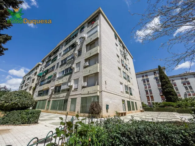 Piso de 3 dorm. en Camino Bajo de Huétor. — 26