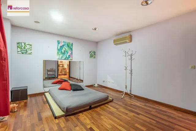 AMPLIA PLANTA BAJA JUNTO ARABIAL CON GARAJE — 11