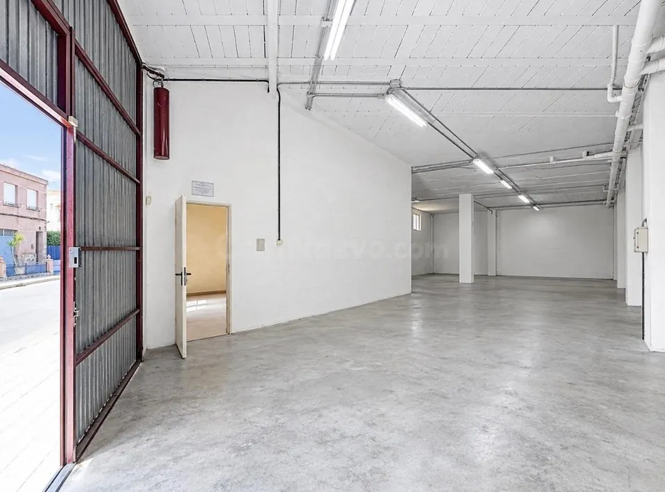 LOCAL COMERCIAL EN MOLINS, 187 M2