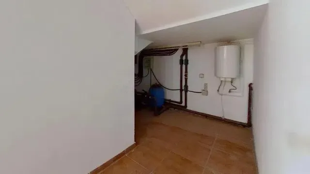 LOCAL EN VENTA EN EL PRAT DE LLOBREGAT (Barcelona). — 26