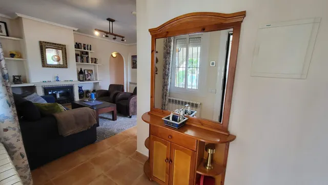Chalet esquina de 3 Dormitorios y 3 Baños en parcela grande arreglada de 600m2 con piscina y garaje privado — 34