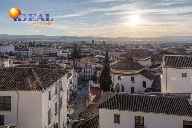 CASA SINGULAR EN ALBAICÍN JUNTO A PUERTA DE ELVIRA