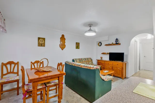 Planta baja de tres dormitorios con gran patio a 150 metros de la playa de La Mata — 6