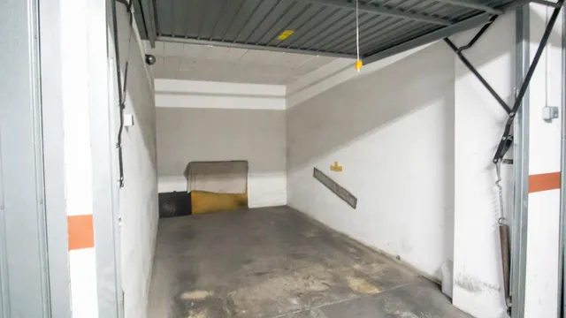 Garaje cerrado bien ubicado en zona Murillo y avd. Madrid de Petrer — 3