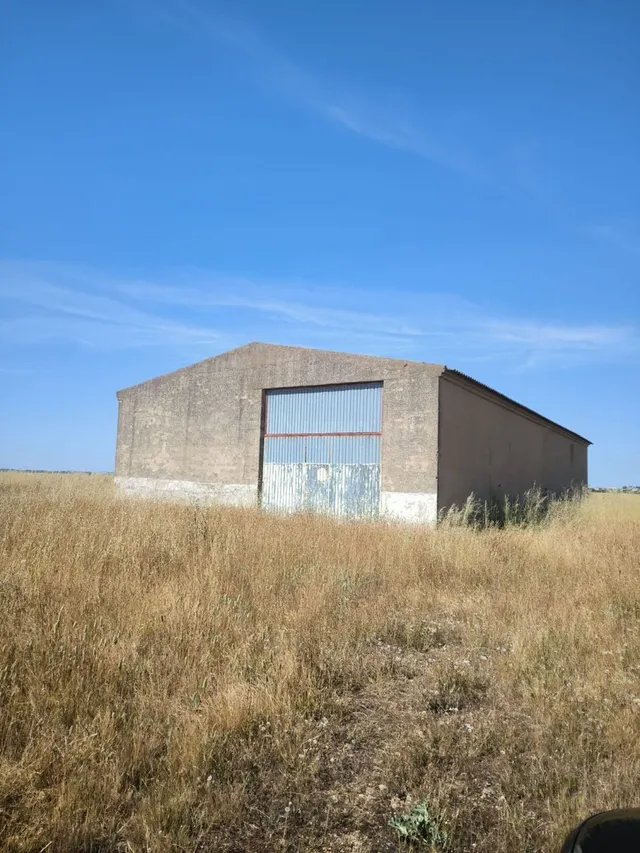 Local comercial 300m² en venta - Castilla y leon - foto 3