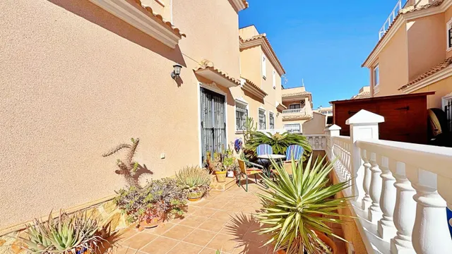 ADOSADO DE 3 DORMITORIO Y 2 BAÑOS EN ORIHUELA COSTA (ZONA LOS DOLSES) — 10