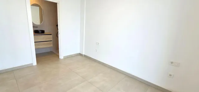 PLANTA BAJA EN PRIMERA LÍNEA CON VISTAS AL MAR COSTA SUR. — 9