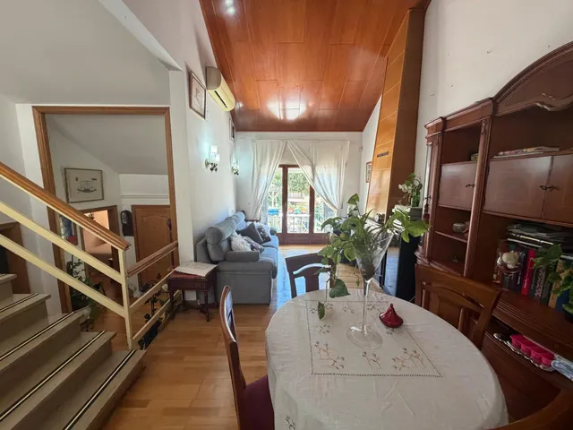 Casa de 5 habitaciones con garaje para 2 coches, terraza y aire acondicionado – lista para entrar a vivir — 13