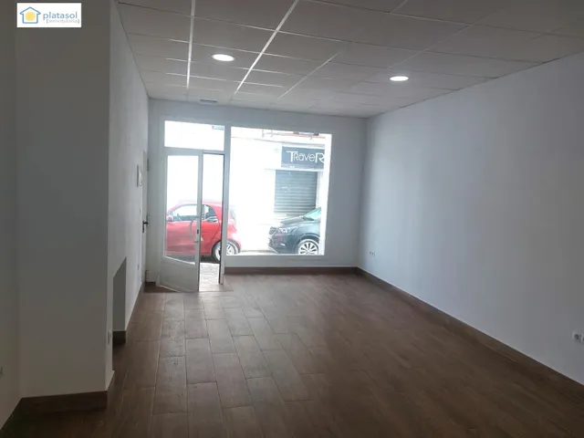 Extraordinario local comercial a dos calles en alquiler — 8