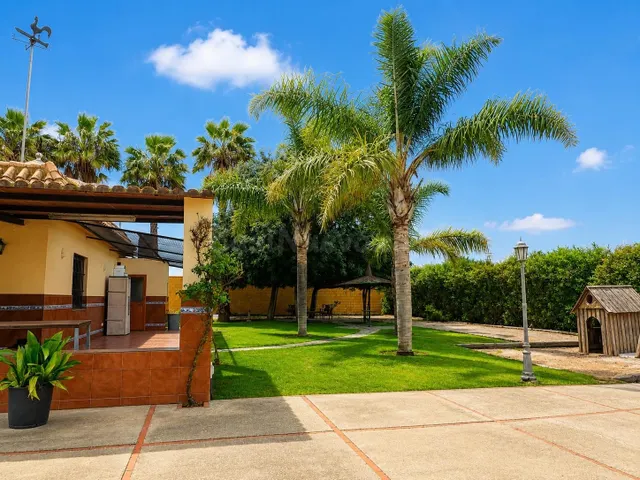Preciosa casa con jardín en finca rústica — 3