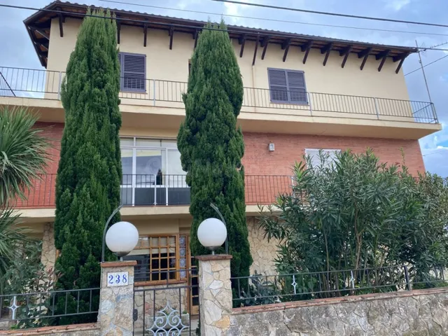 Venta-casa-vidreras-5hab-2aseos-1baño — 2
