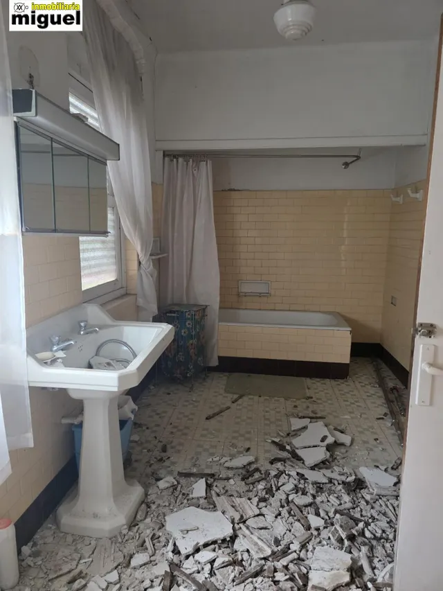Se vende gran propiedad para rehabilitar en Abándames, Peñamellera Baja — 27