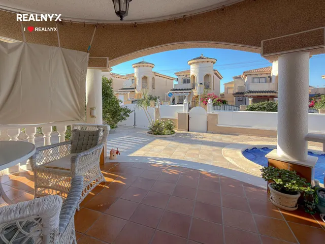 Orihuela Costa! Impresionante Villa Mediterranea con generosa parcela y amplias terrazas + Solarium privado con vistas panorámicas y piscina privada — 14