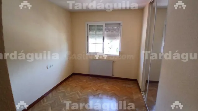 CHALET ADOSADO EN VILLARES DE LA REINA - foto 5