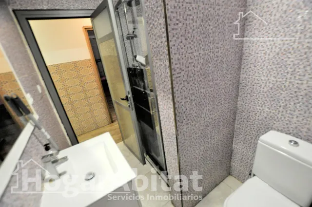 ¡EN PLENO CENTRO! AMPLIO, BONITO Y EXTERIOR CON DOS BALCONES Y ASCENSOR — 24