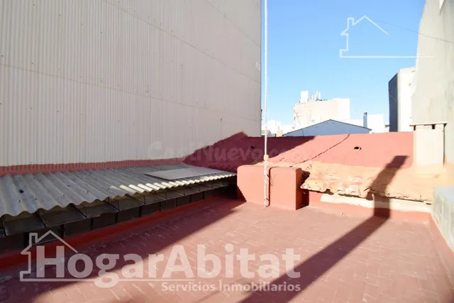 MAGNIFICA CASA CON TERRAZA Y LOCAL COMERCIAL EN EL CENTRO — 3