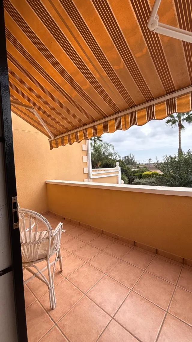 Exclusivo Chalet en La Hoya con Piscina y Amplios Espacios — 27