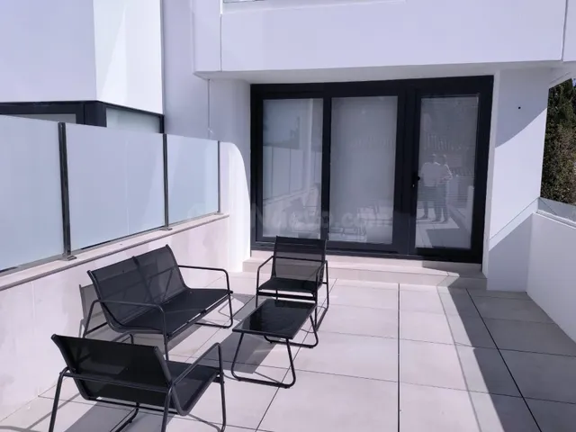 ELEGANTE APARTAMENTO DE 2 DORMITORIOS RECIÉN REFORMADO EN RÍ