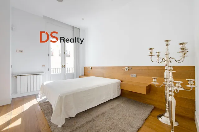 Ds realty presenta | vivienda exterior con tres balcones y terraza frente al templo de debod — 30