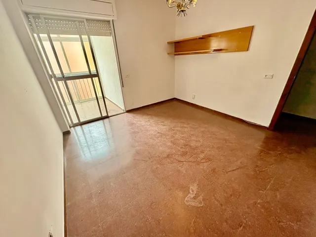 PISO DE GRANDES DIMENSIONES — 13