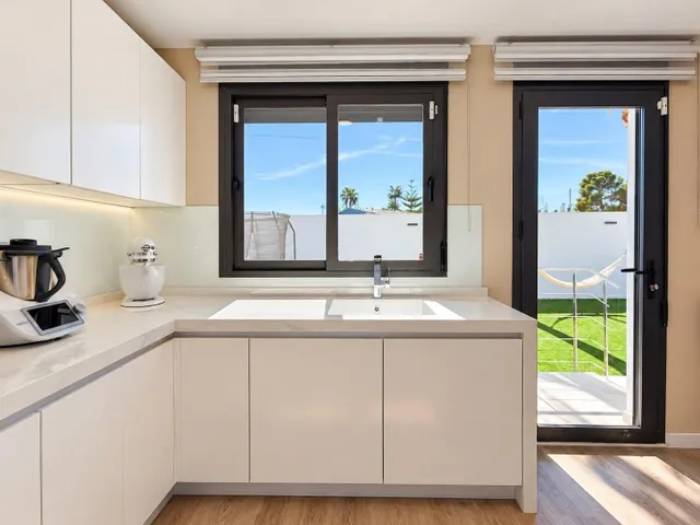 ESPECTACULAR VIVIENDA REFORMADA CON PISCINA, BODEGA, GIMNASIO Y UNA EXCEPCIONAL PRIVACIDAD — 33
