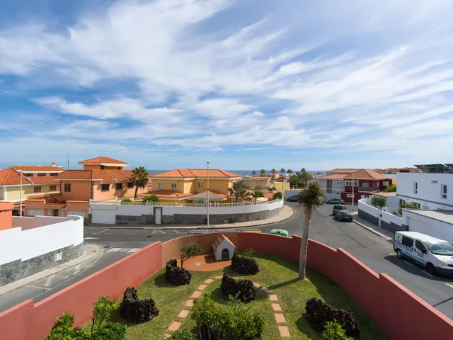 Chalet independiente con jardín y piscina privada en La Garita precio negociable — 5