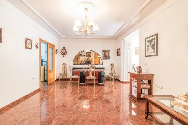 CASA JUNTO A LA IGLESIA - foto 4