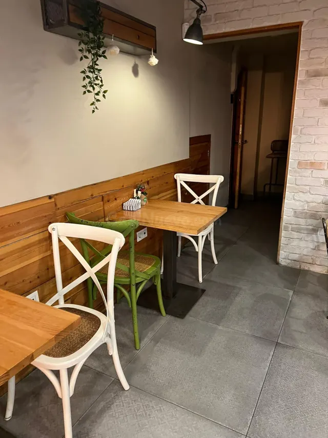 SE VENDE CAFETERÍA/CONFITERÍA EN LA FLOTA - foto 2