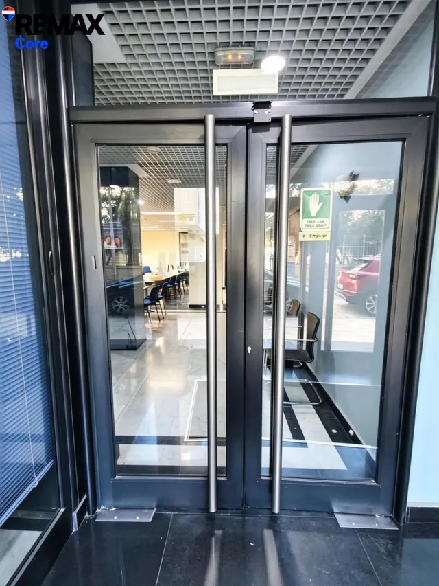 Local para oficinas, gimnasio o clínica en venta en el Centro de Badajoz — 25
