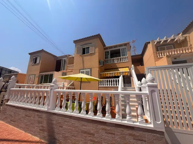 Bungalow en planta baja con amplia terraza a 10 minutos de la Playa de La Mata — 16