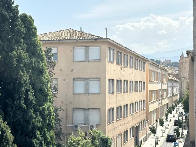 AMPLIO PISO DE 200 M2 EN ALQUILER – GRANADA — 28