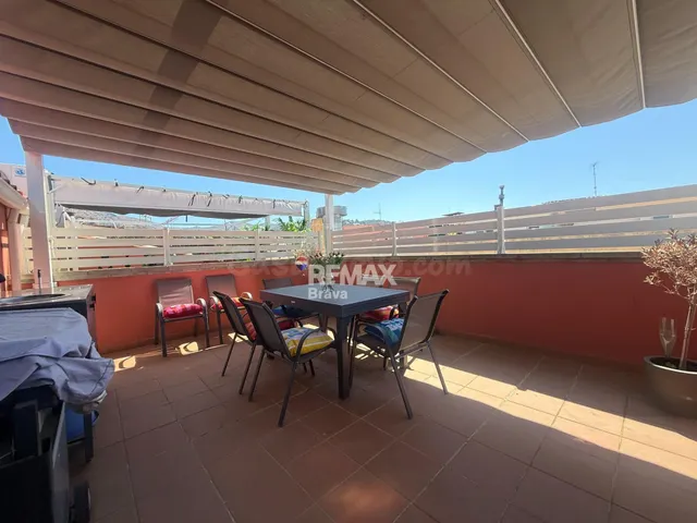 Luminoso dúplex a un paso del mar con 2 plazas de parking y  - foto 3