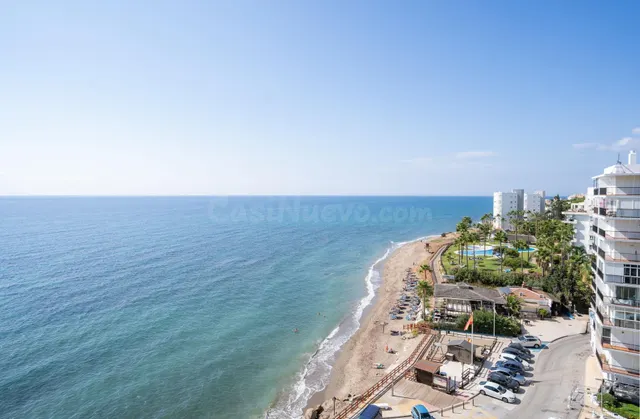 Magnifico estudio en primera línea de playa en Calahonda. — 2