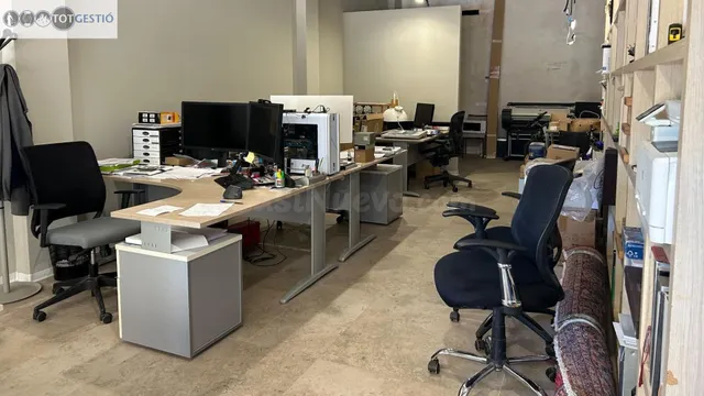 SE VENDE LOCAL DE OFICINA TOTALMENTE EQUIPADO – CENTRO DE PL