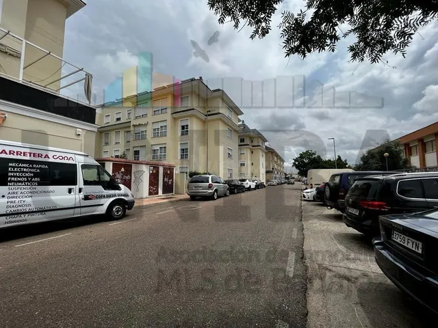 PLAZA DE GARAJE Y TRASTERO A LA VENTA EN JARDINES DEL GUADIA