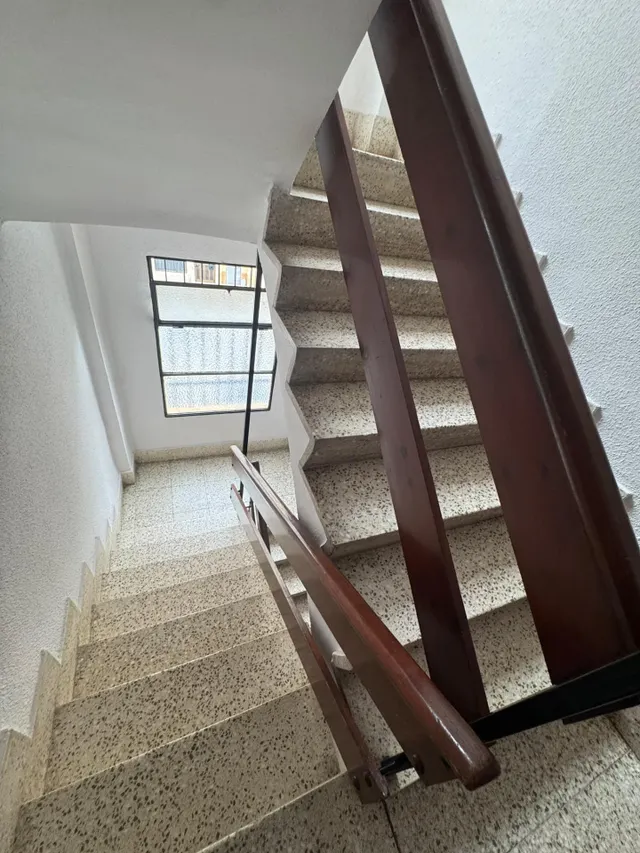 Estupendo piso de 3 habitaciones, con terraza, semi reformado. Zona Marxalenes - General Avilés — 34