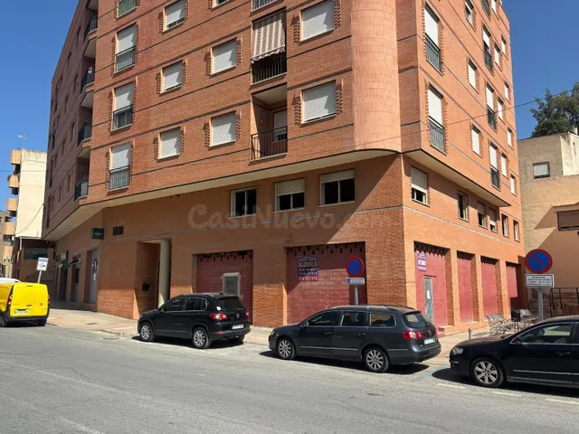 Local comercial en esquina a estrenar, casi 300 m2, Avda. de