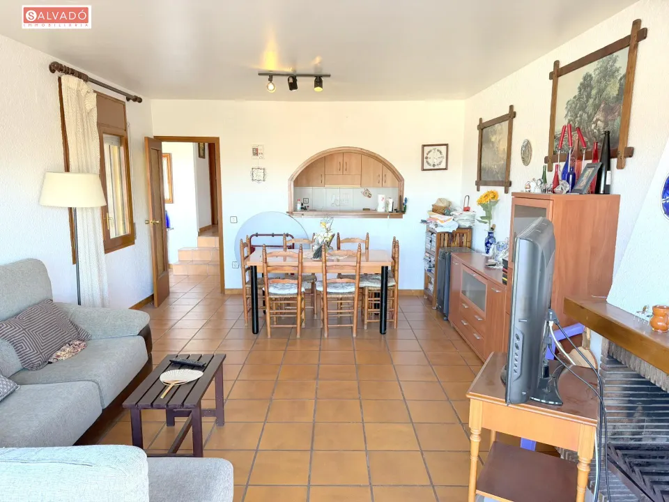 CHALET EN ALBINYANA CON JARDÍN Y PISCINA !!