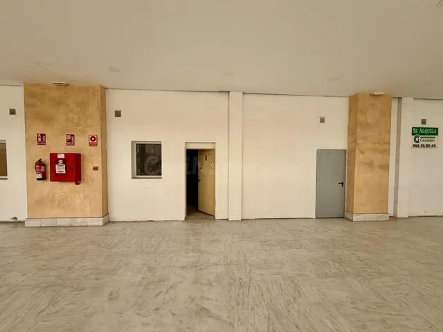 LOCAL DE 110,59M2 CON GARAJE Y TRASTERO REFORMADO - foto 3